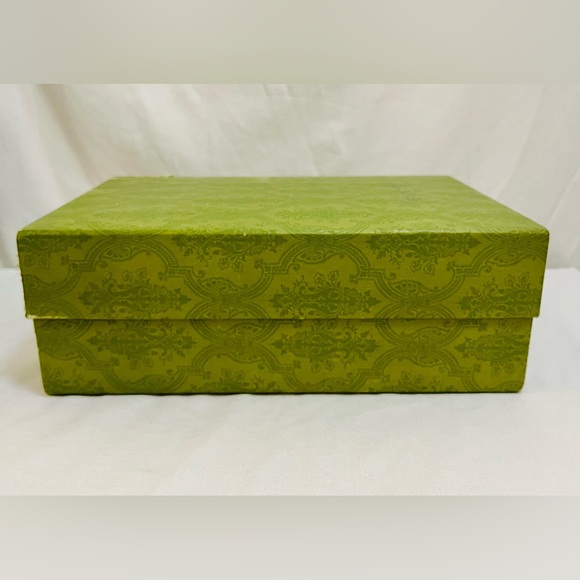 Gucci Shoe Box, Gift Bag, & Cards - Picture 4 of 6